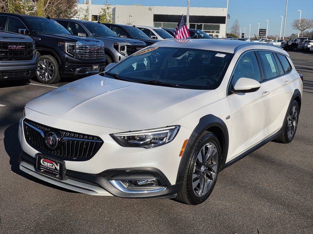 Used 2018 Buick Regal Essence w/ Driver Confidence Package #1 image 3