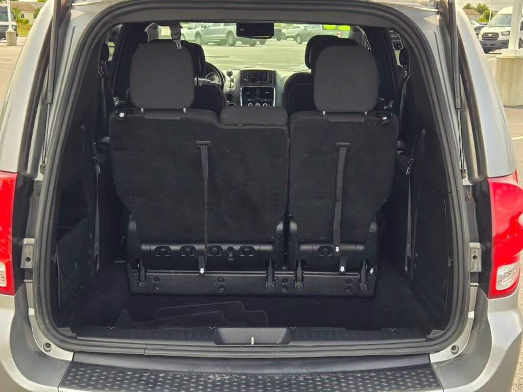 Used 2020 Dodge Grand Caravan SE FWD image 12