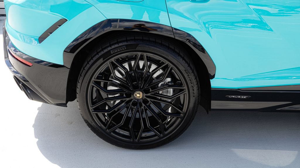 Used 2025 Lamborghini Urus SE AWD/4WD image 5