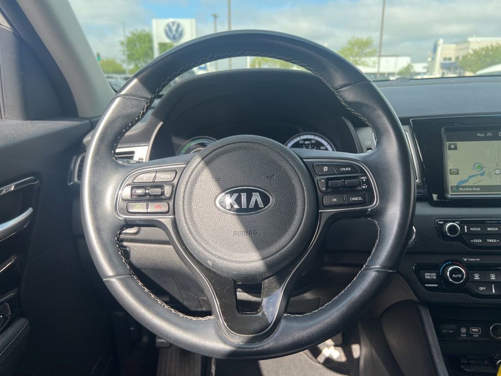 Used 2017 Kia Niro EX FWD image 25
