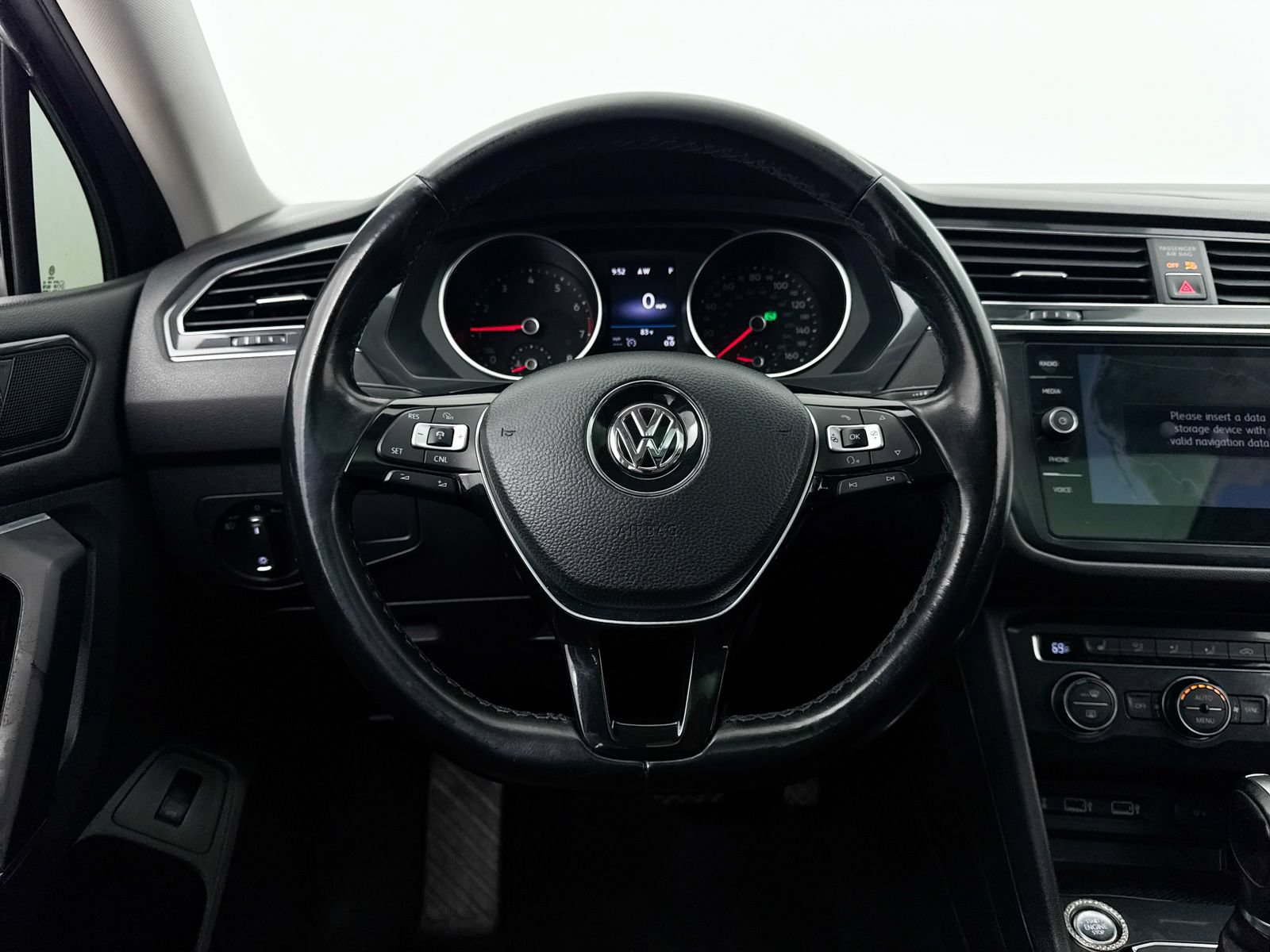Used 2018 Volkswagen Tiguan SEL AWD/4WD image 4