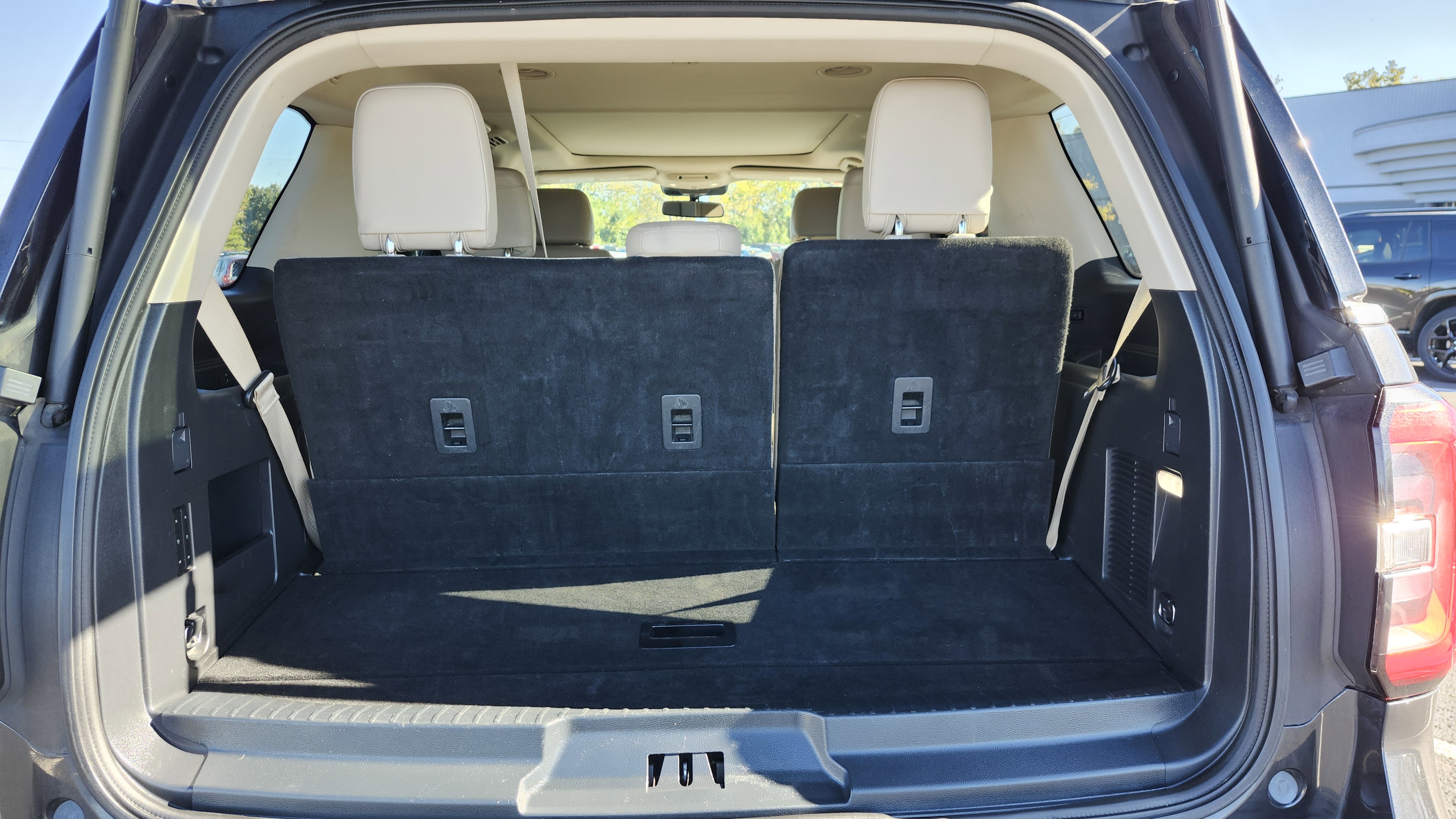 Used 2023 Ford Expedition Limited image 16