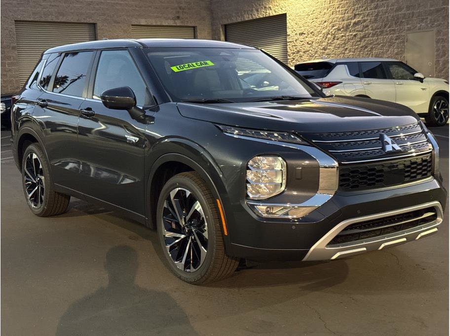 Used 2025 Mitsubishi Outlander 4WD Plug-In Hybrid image 4
