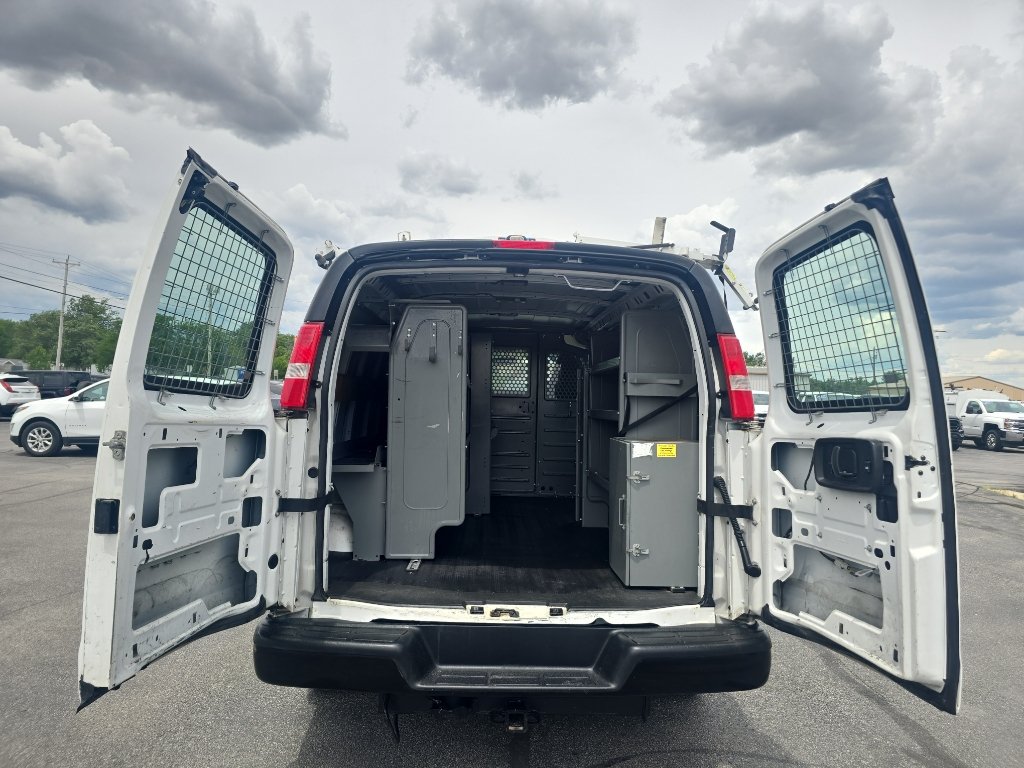 Used 2015 Chevrolet Express 2500 RWD image 10