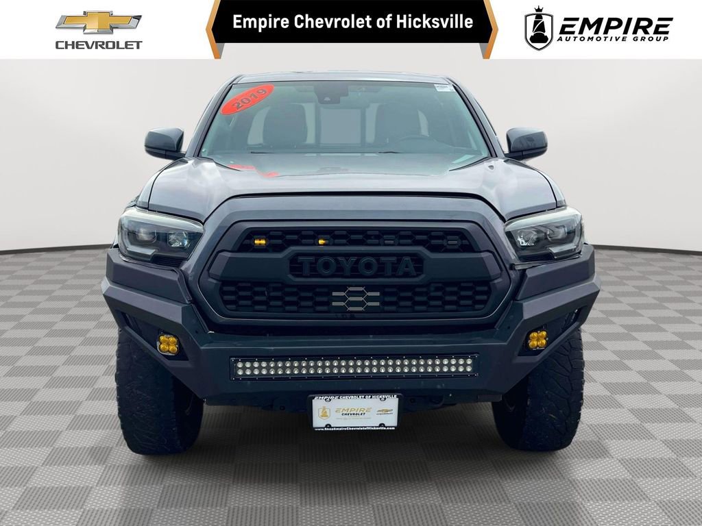 Used 2019 Toyota Tacoma SR5 w/ SR5 Appearance Package (SM) AWD/4WD image 1