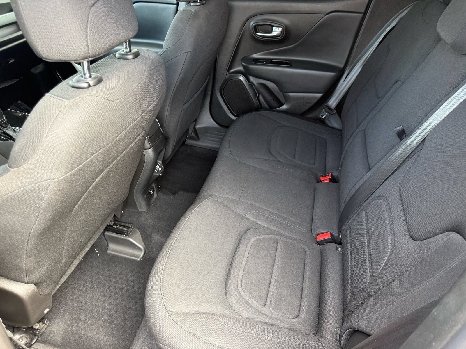 Used 2022 Jeep Renegade Latitude w/ Convenience Group AWD/4WD image 27