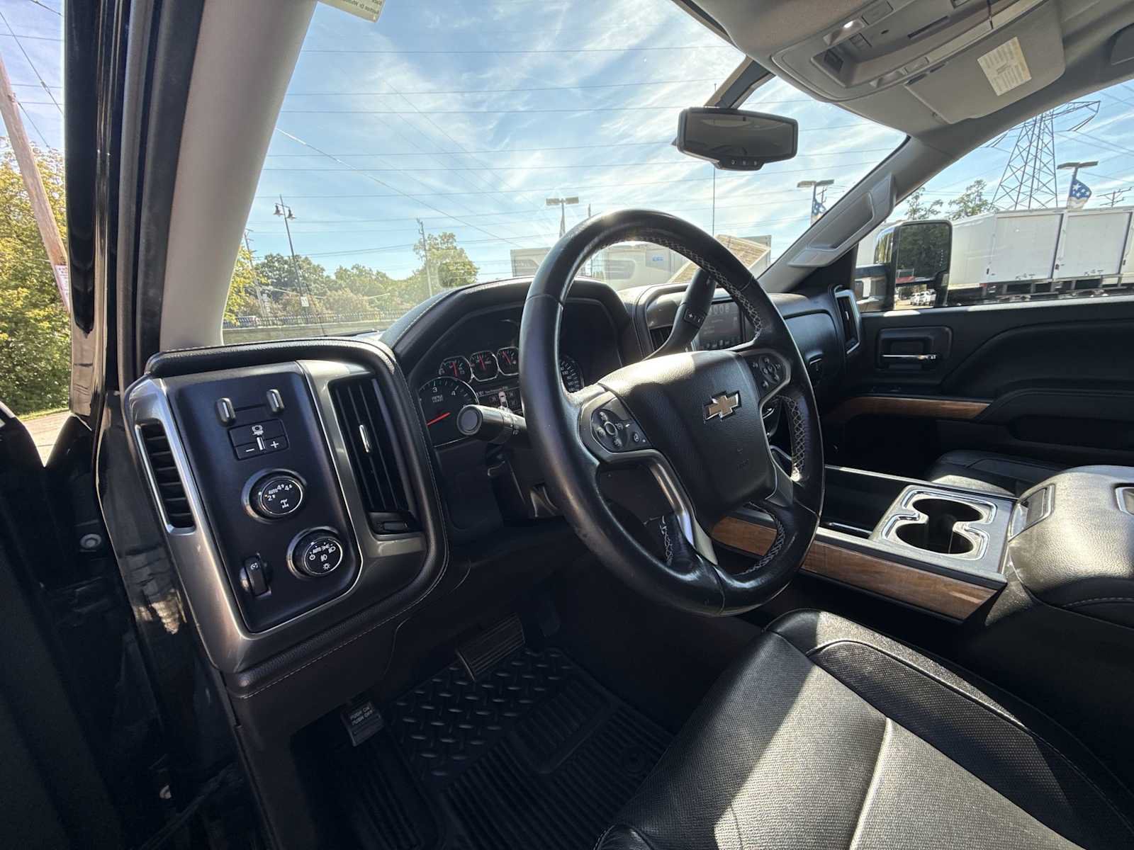 Certified 2018 Chevrolet Silverado 1500 LTZ w/ LTZ Plus Package AWD/4WD image 10