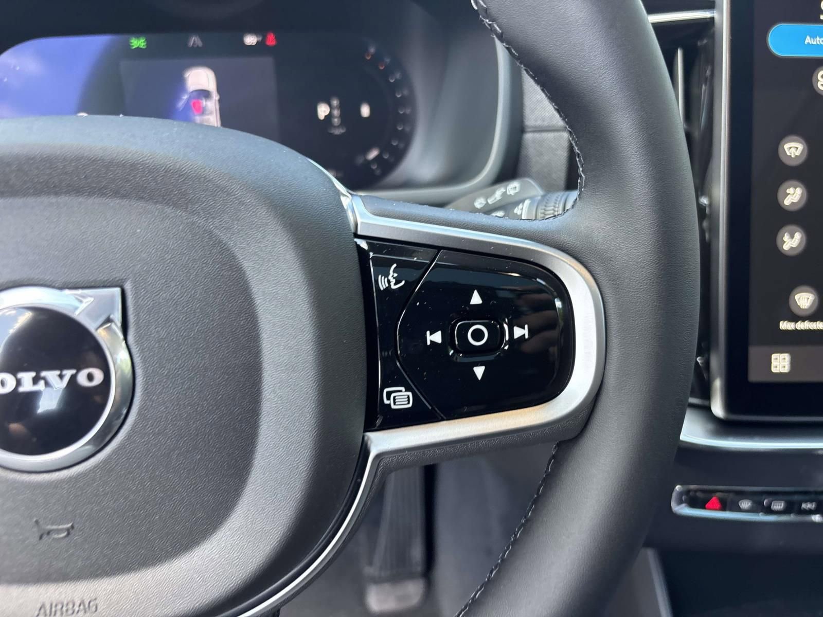 New 2026 Volvo XC90 B6 Plus w/ Protection Package Premier image 19