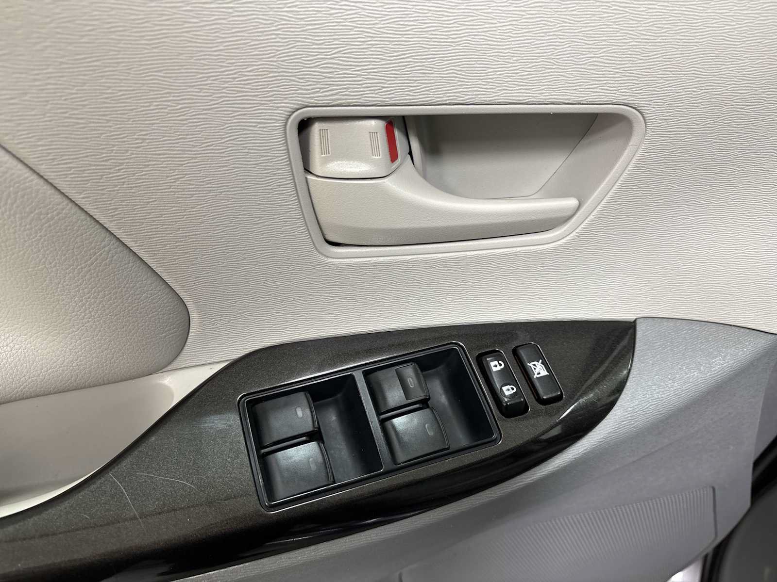 Used 2014 Toyota Sienna LE FWD image 15