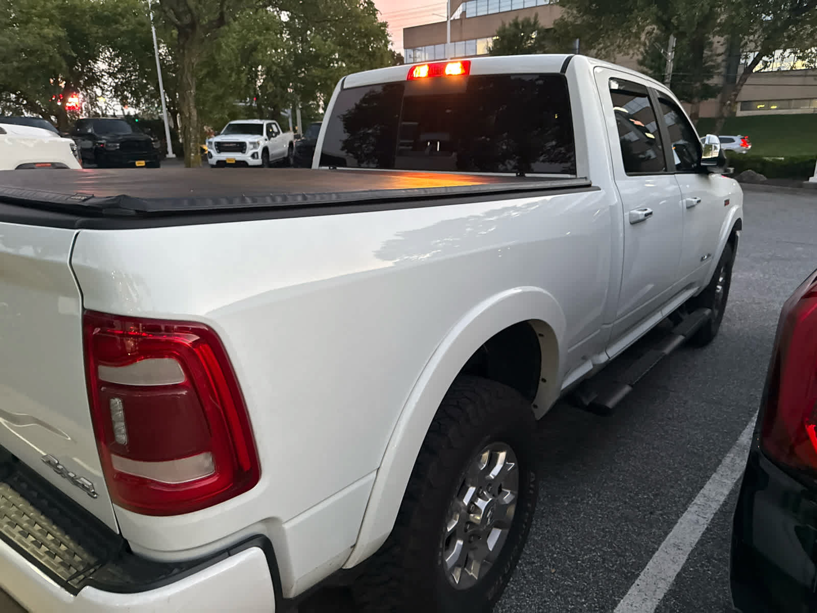 Used 2022 RAM 2500 Laramie AWD/4WD image 3