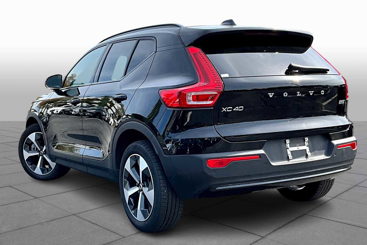 Certified 2023 Volvo XC40 B5 Plus w/ Driver Assist Package image 11