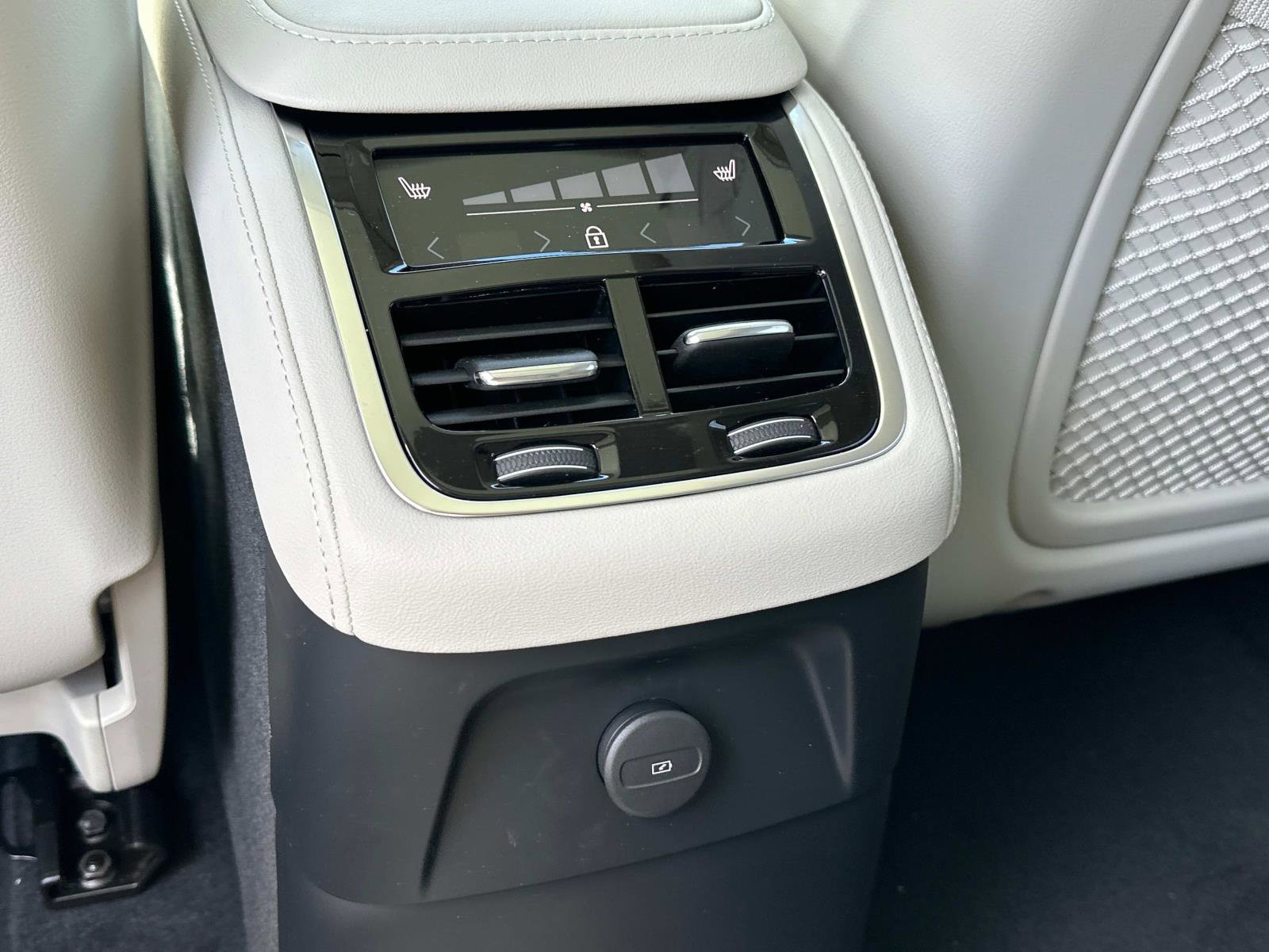 New 2026 Volvo XC90 T8 Ultra image 10