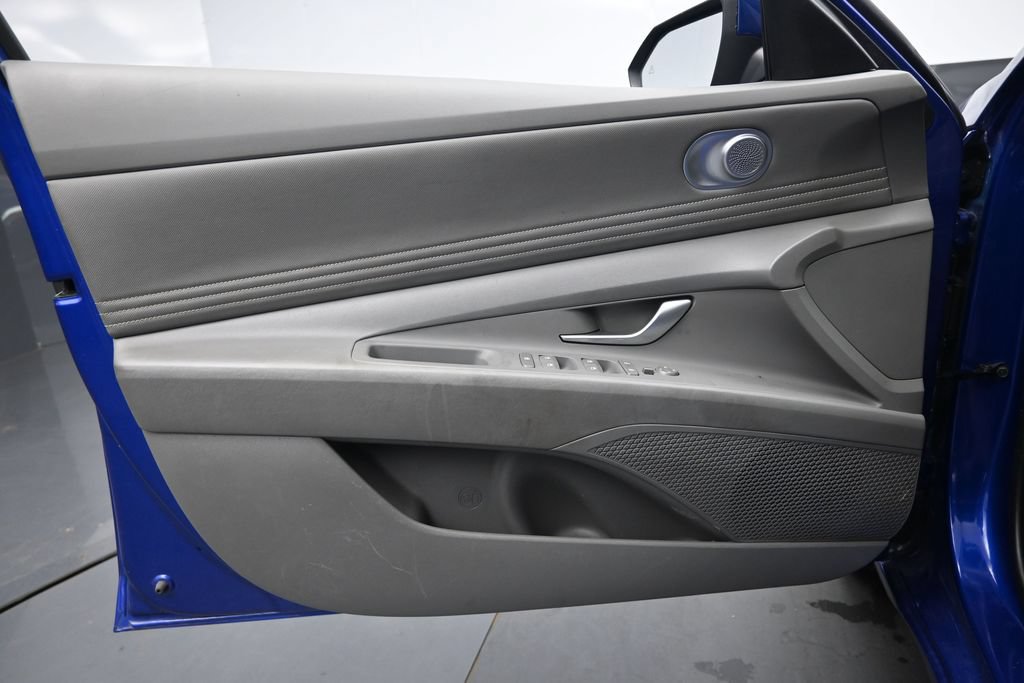 Used 2025 Hyundai Elantra SEL FWD image 22