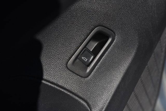 Certified 2024 Volkswagen Atlas Cross Sport SE image 9