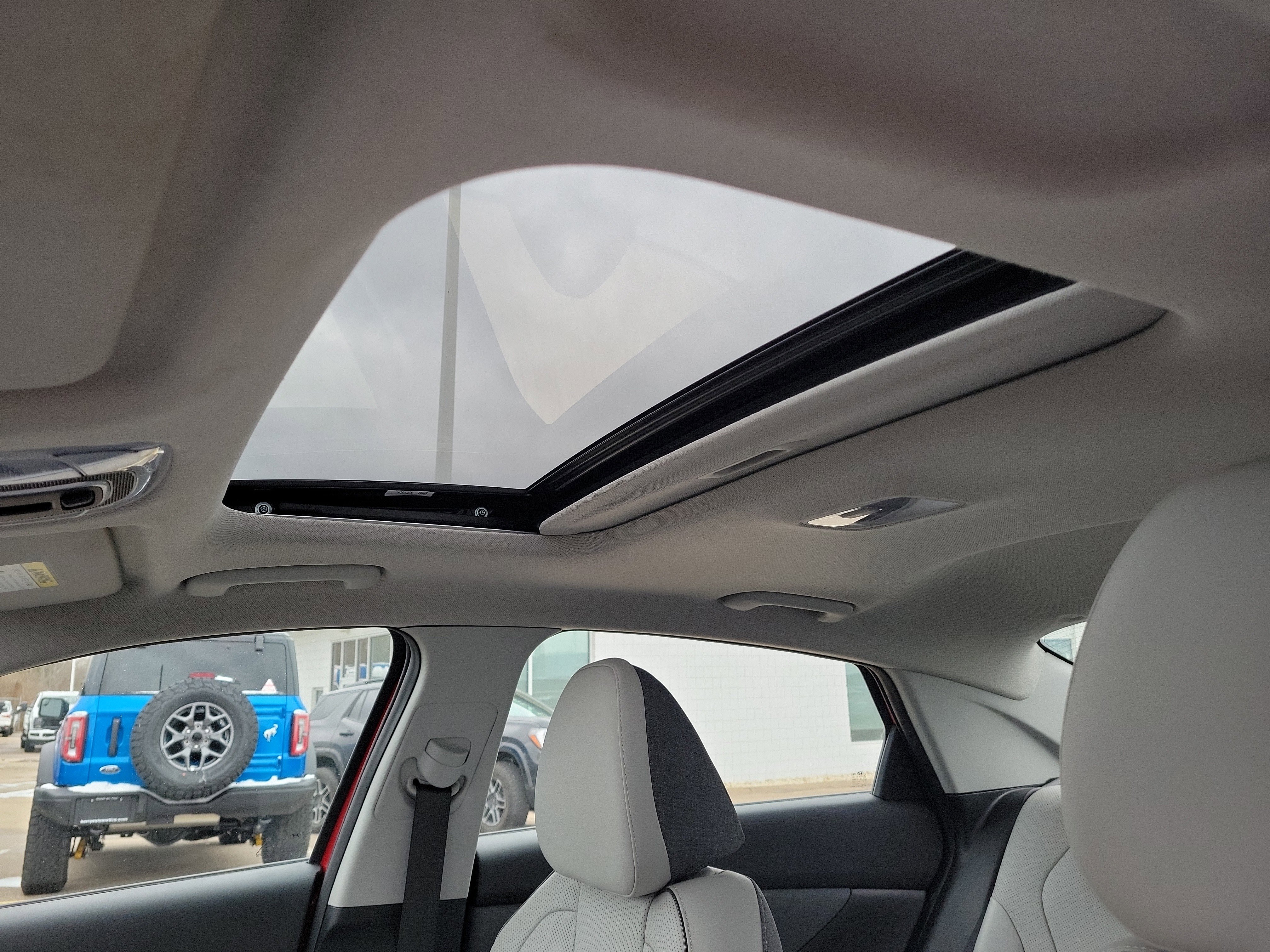 Used 2023 Hyundai Elantra Limited image 33