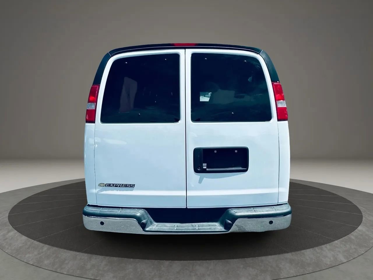 Used 2023 Chevrolet Express 3500 LT w/ LT Preferred Equipment Group image 4