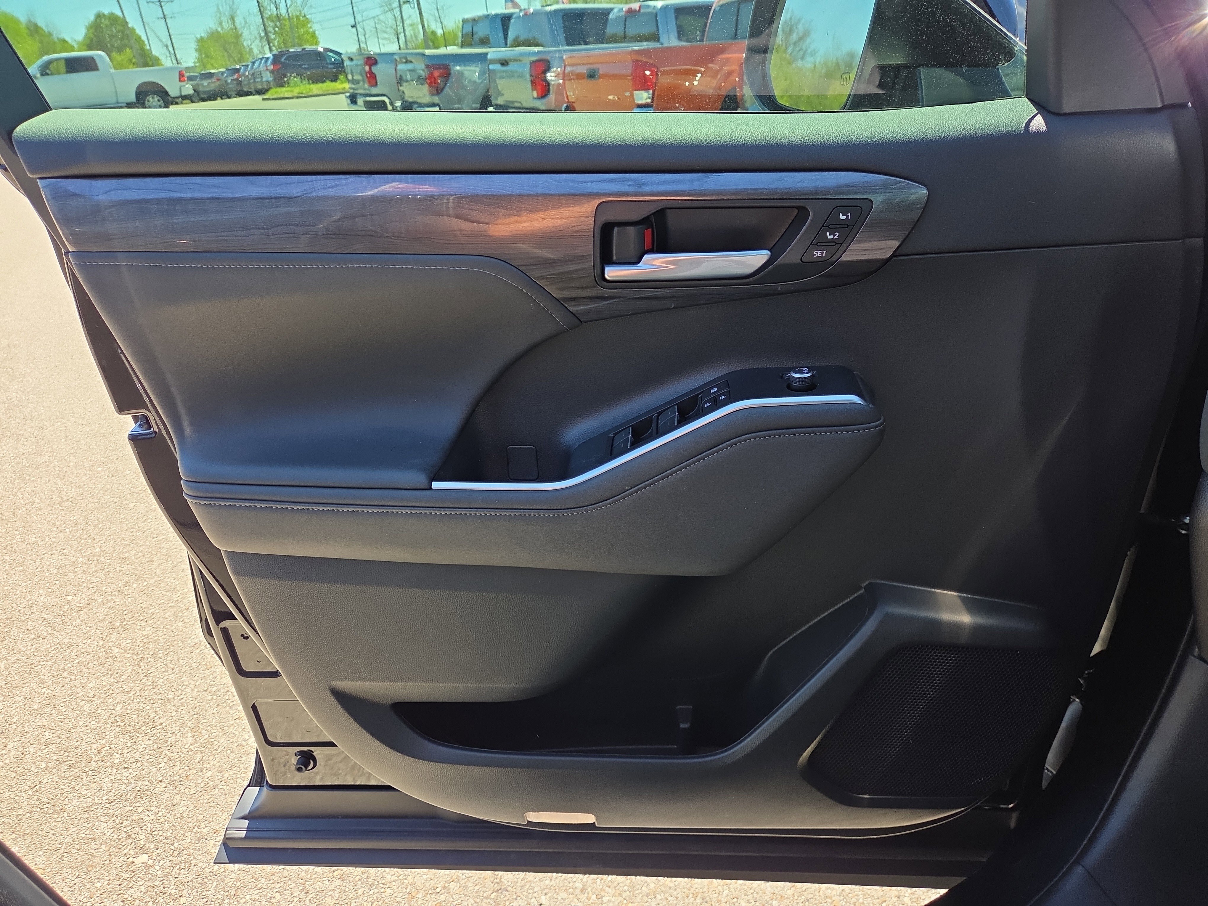 Used 2023 Toyota Highlander Limited image 19