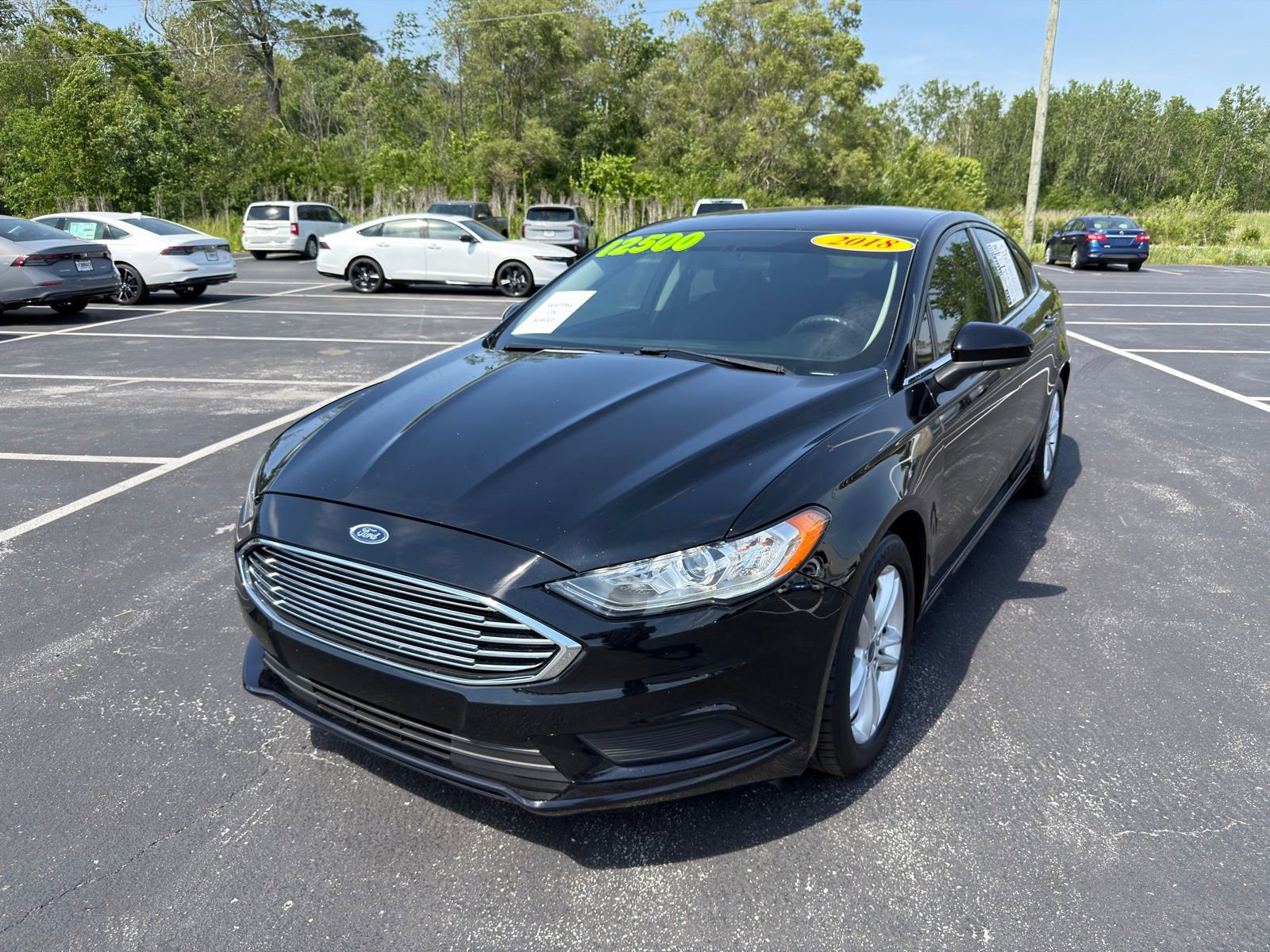 Used 2018 Ford Fusion SE w/ Fusion SE Technology Package FWD image 2