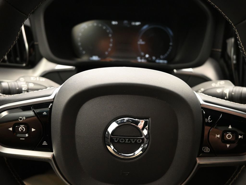 Used 2021 Volvo XC60 T8 R-Design w/ Advanced Package image 11