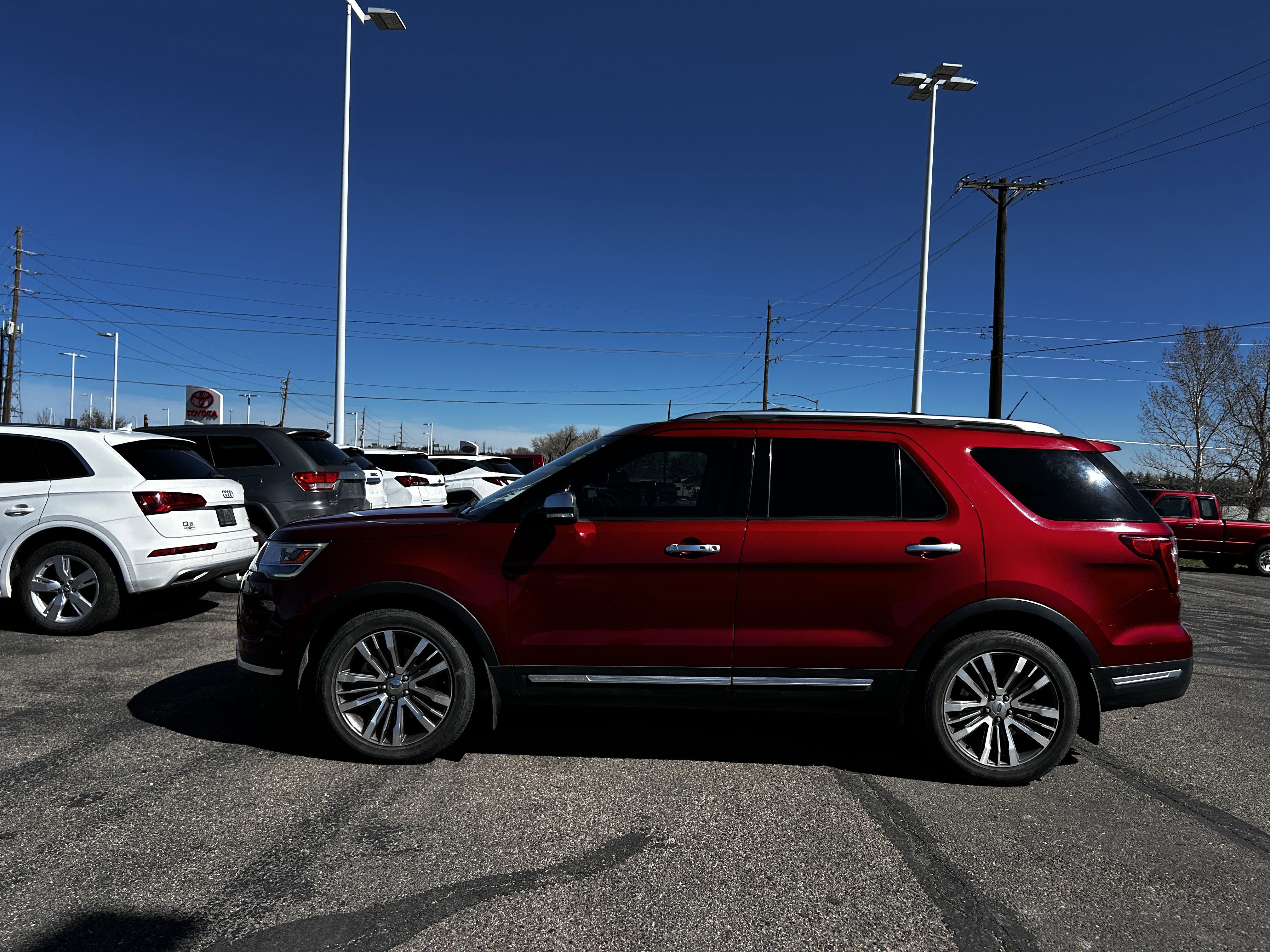 Used 2018 Ford Explorer Platinum image 2