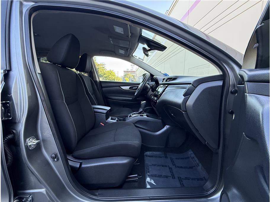 Used 2021 Nissan Rogue Sport S image 35