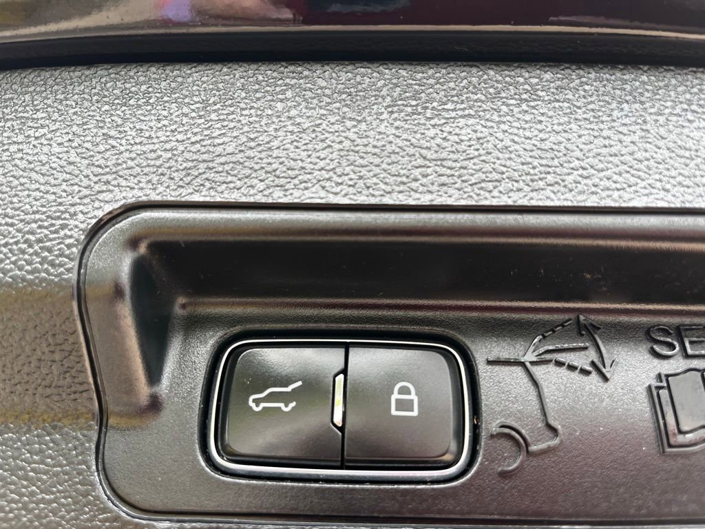 Used 2020 Ford Explorer XLT w/ Comfort Package AWD/4WD image 32