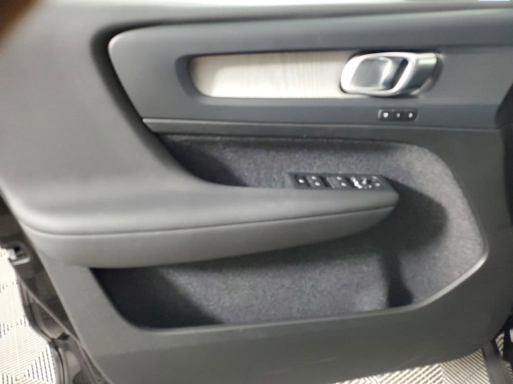 Certified 2025 Volvo XC40 B5 Plus image 21