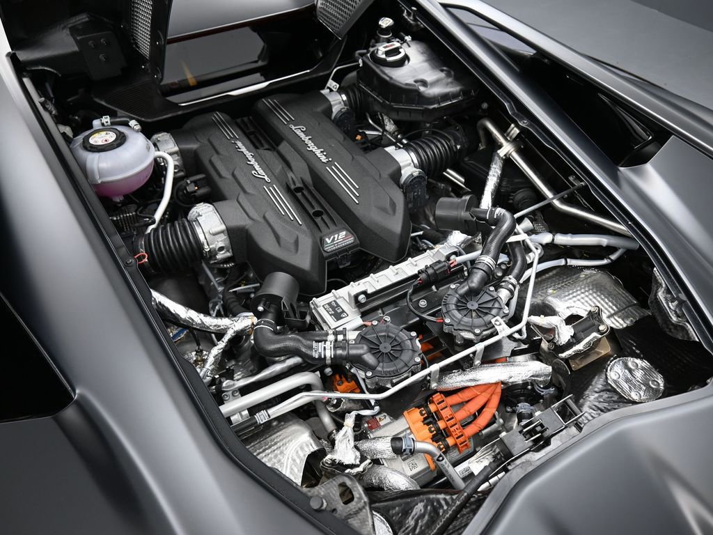 Used 2024 Lamborghini Revuelto image 28