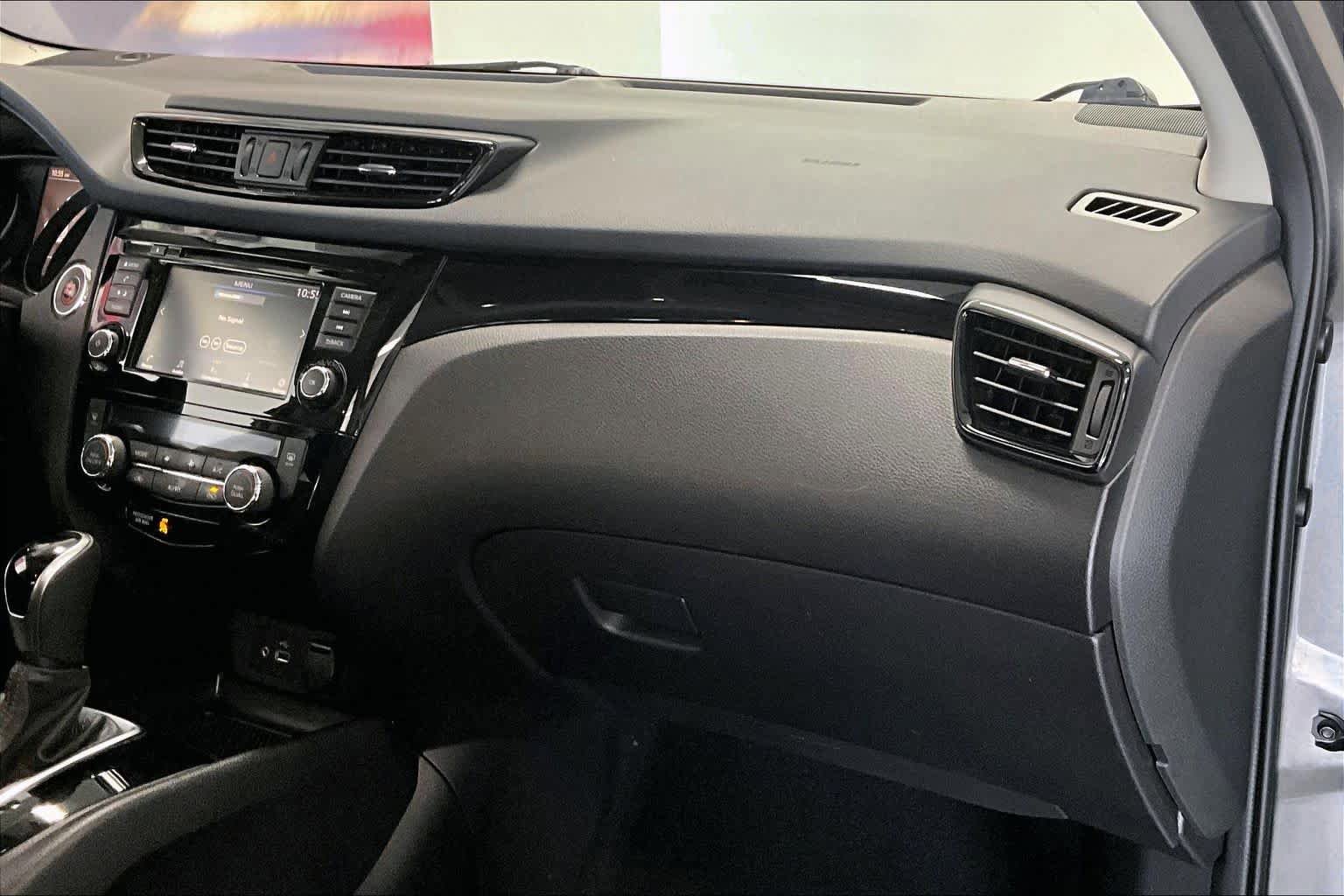 Used 2020 Nissan Rogue Sport SV w/ All-Weather Package AWD/4WD image 19