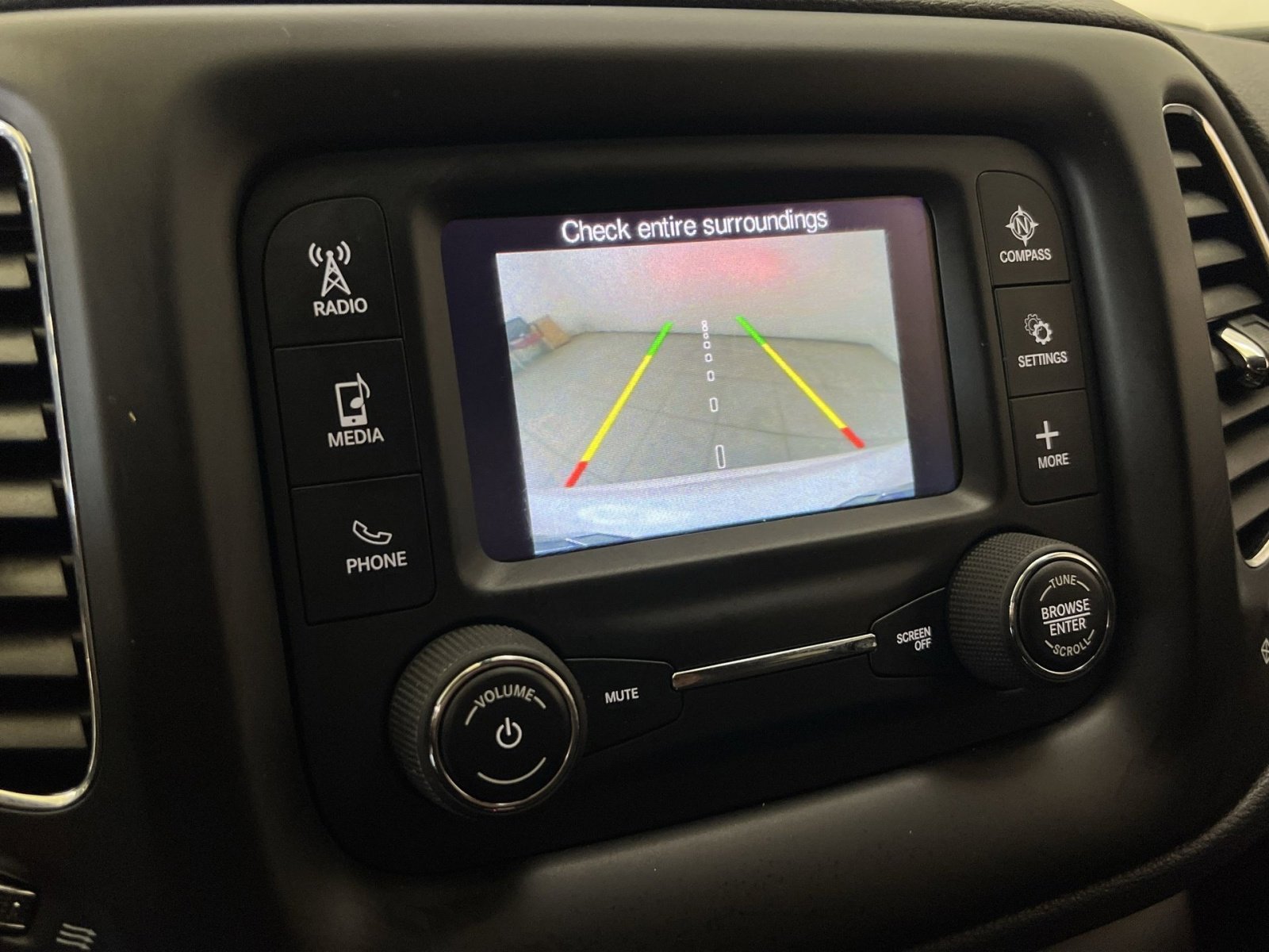 Used 2018 Jeep Compass Latitude AWD/4WD image 23