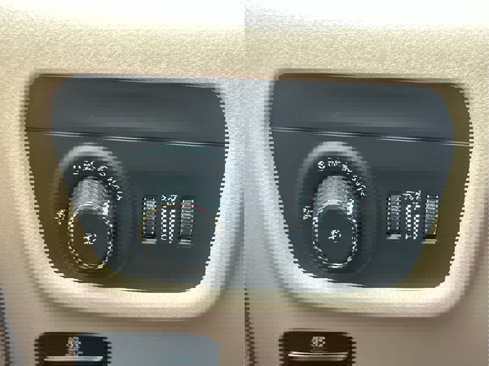 New 2025 Jeep Grand Cherokee Limited w/ Luxury Tech Group II image 38