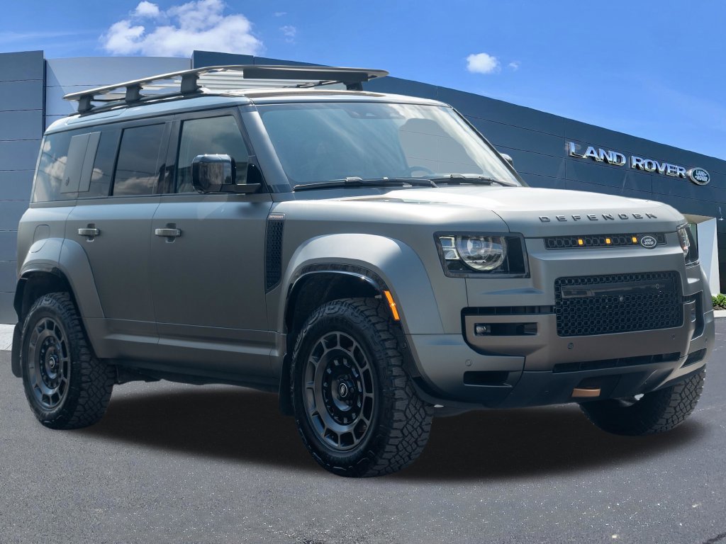 Used 2025 Land Rover Defender 110 AWD/4WD image 3