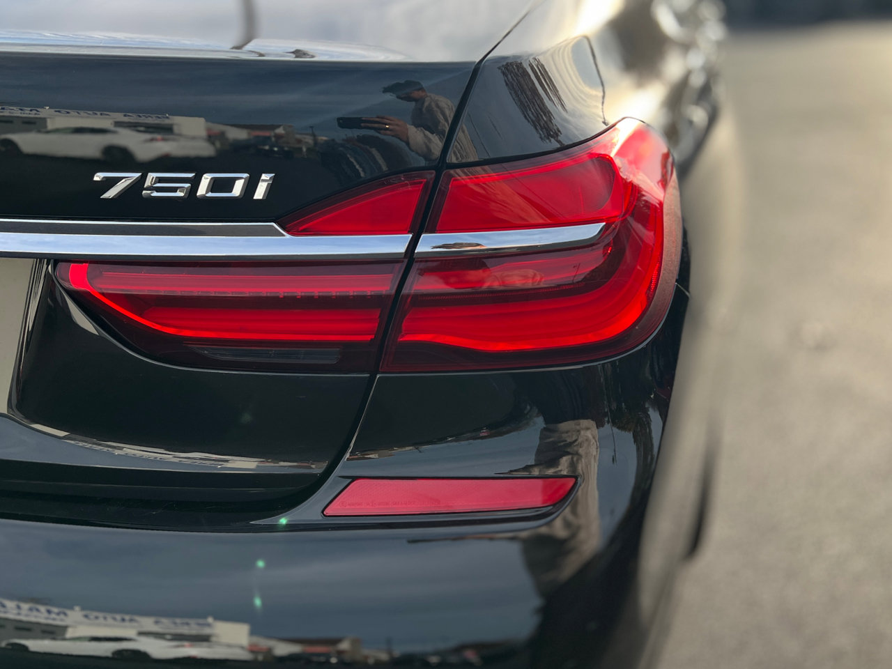 Used 2019 BMW 750i w/ Executive Package image 16