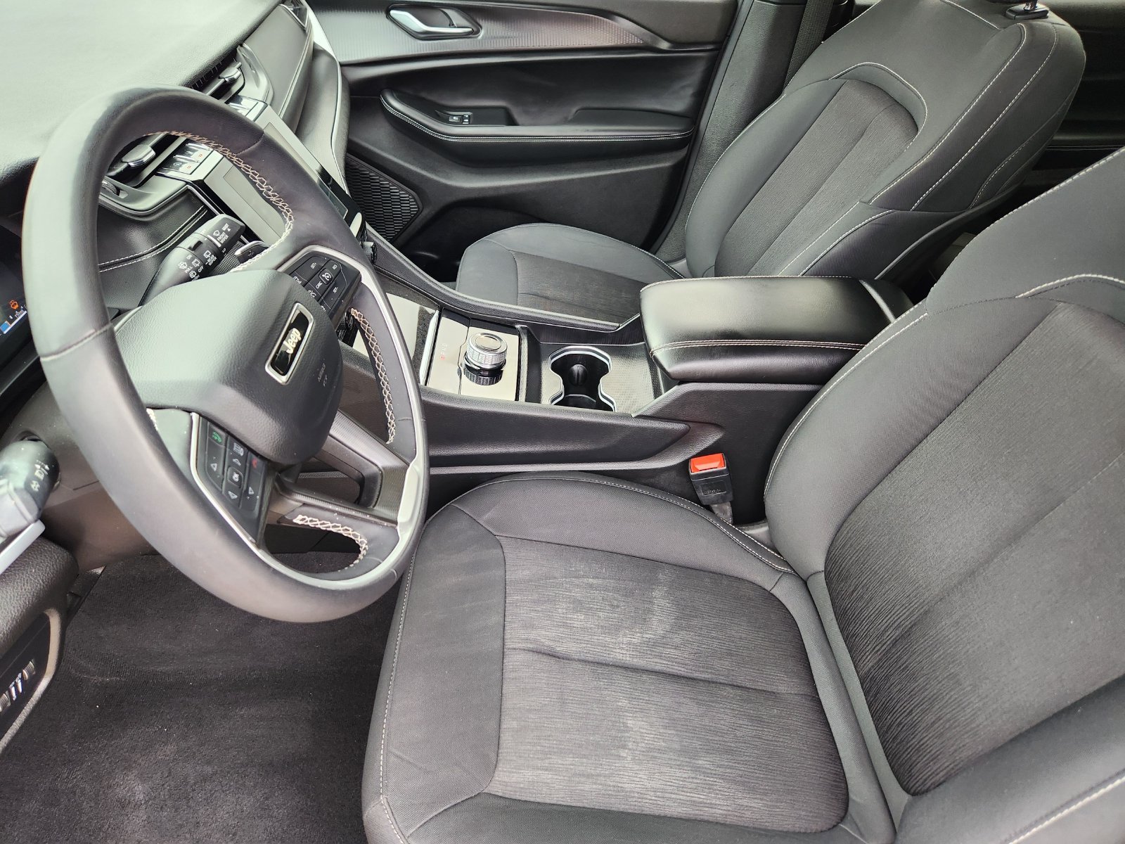 Used 2025 Jeep Grand Cherokee L Laredo w/ Luxury Tech Group I RWD image 22