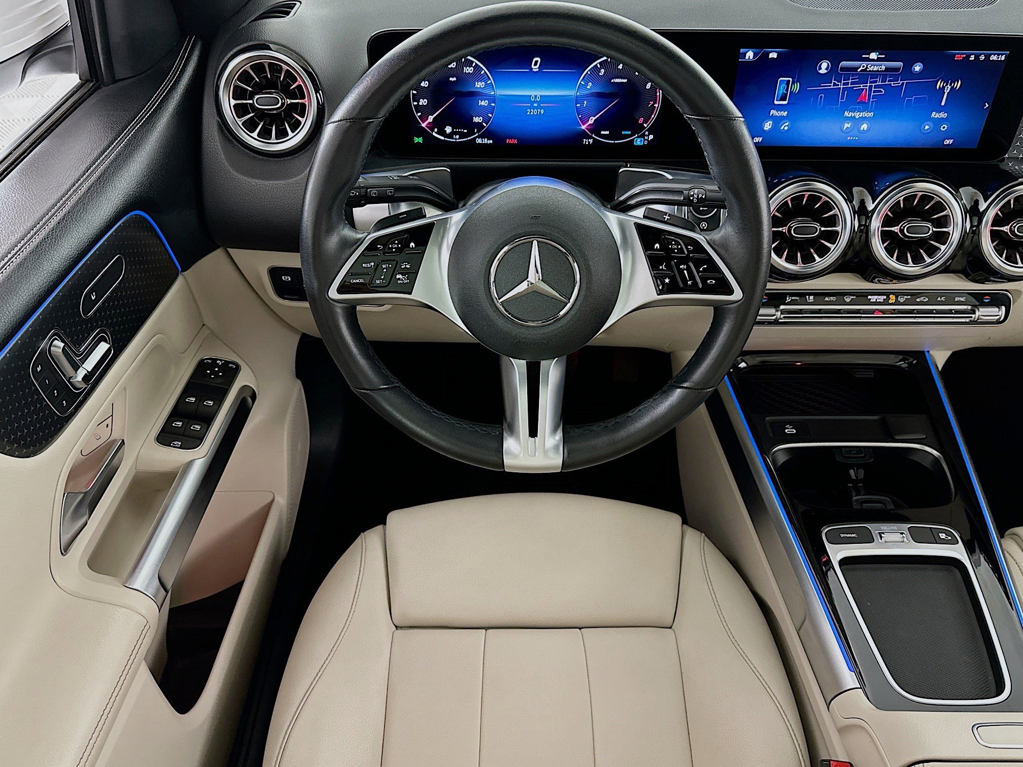 Used 2024 Mercedes-Benz GLB 250 4MATIC w/ Driver Assistance Package image 22