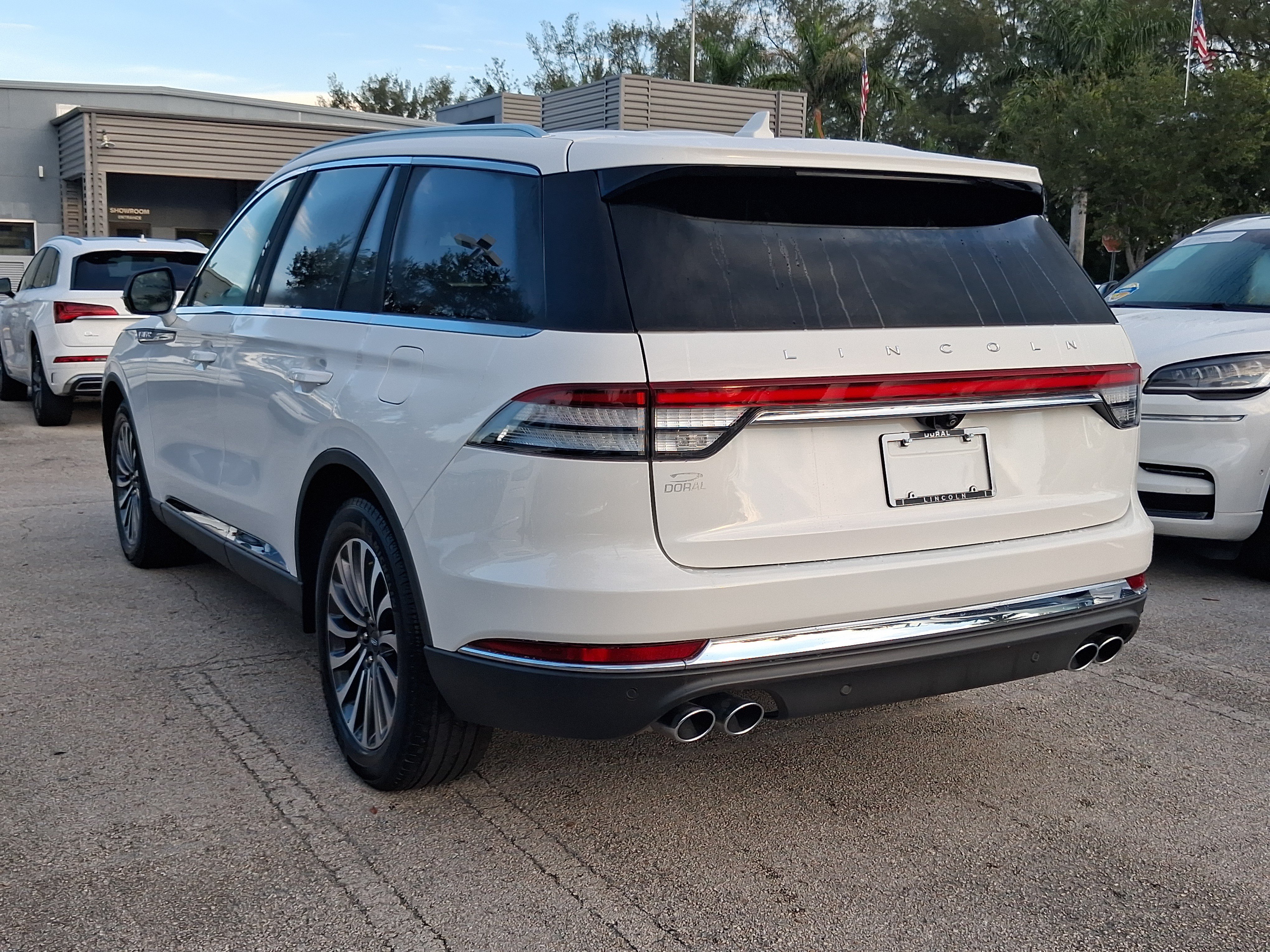 Certified 2023 Lincoln Aviator Reserve w/ Elements Package Plus RWD image 3