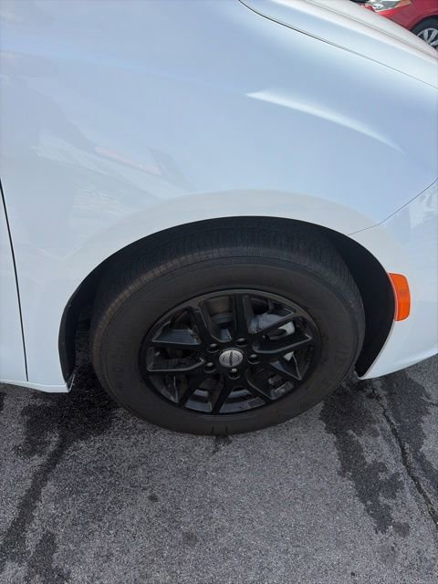 Used 2024 Chrysler Pacifica Touring-L image 33