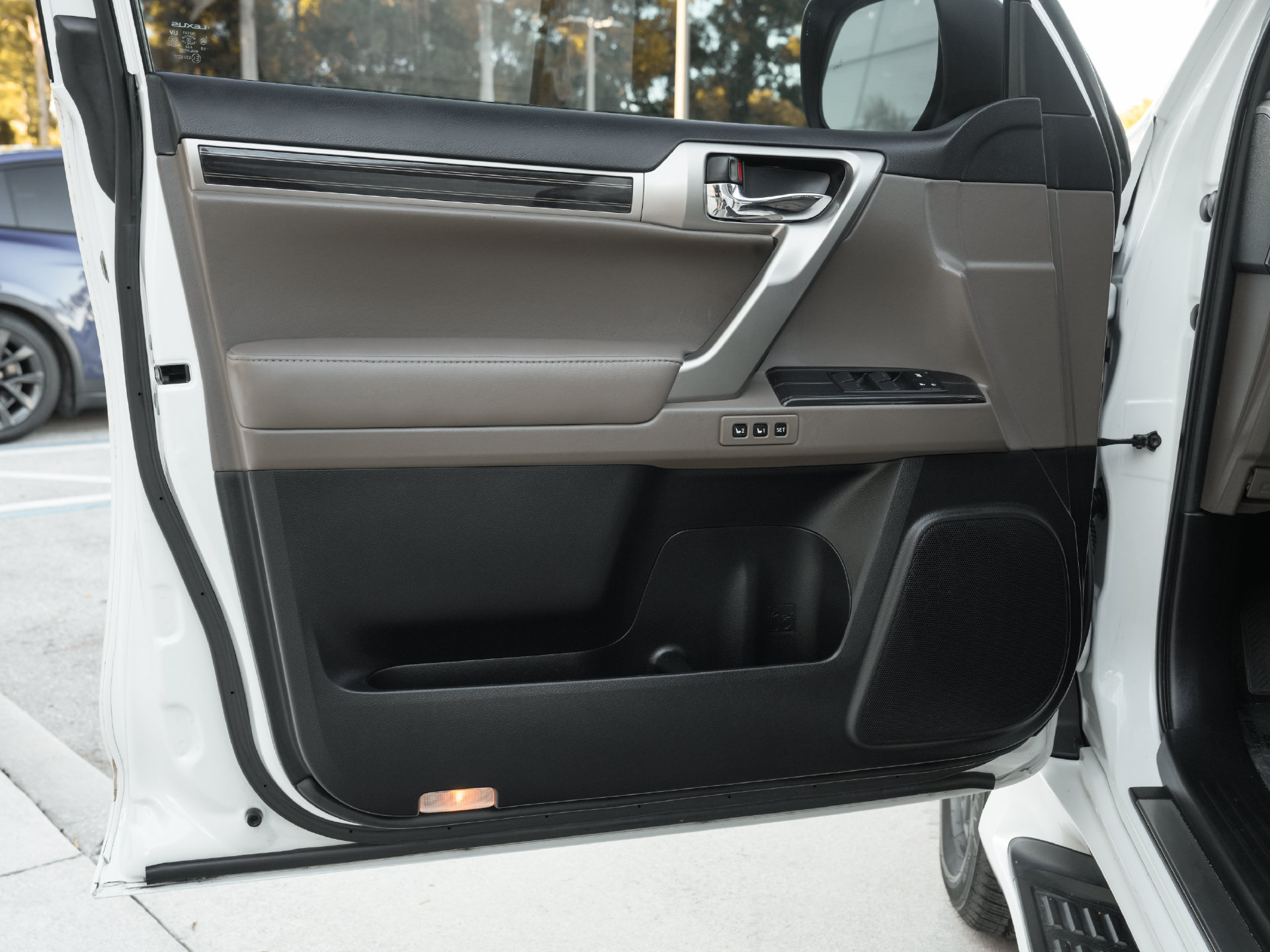 Used 2020 Lexus GX 460 Premium w/ Premium Package AWD/4WD image 32
