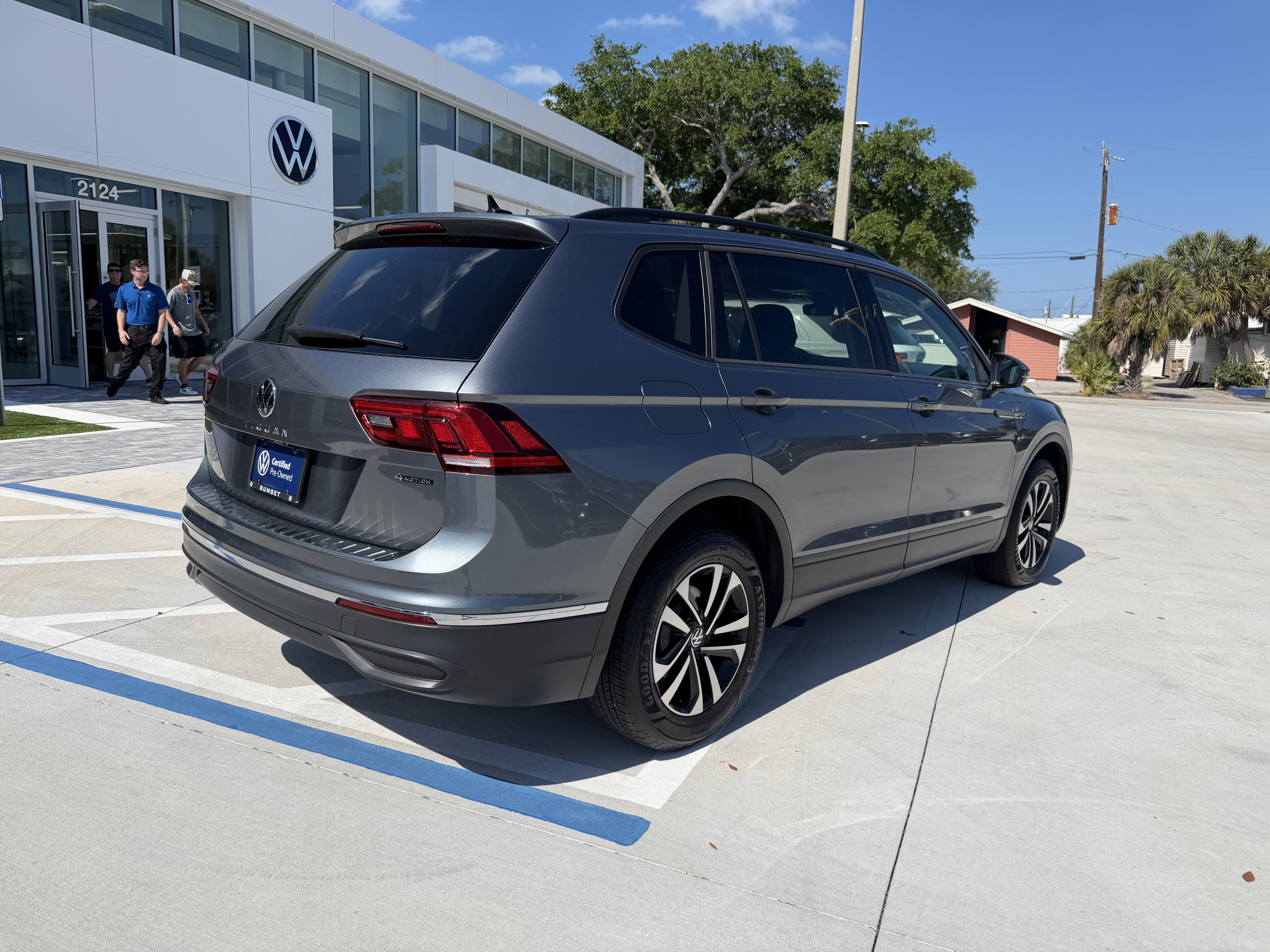 Used 2023 Volkswagen Tiguan S w/ Driver Assistance Package AWD/4WD image 3
