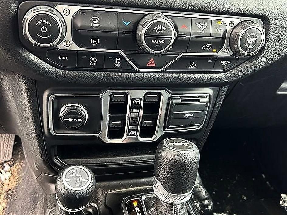 Used 2025 Jeep Gladiator Sport AWD/4WD image 29