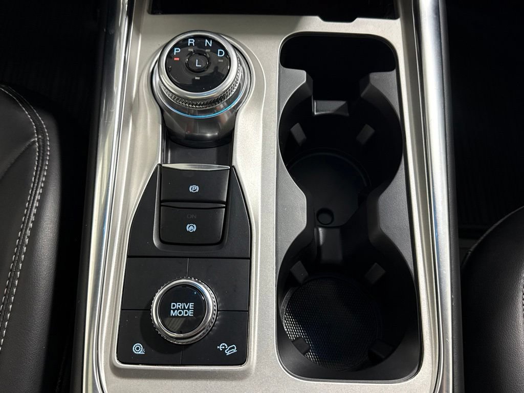 Used 2023 Ford Explorer XLT w/ Equipment Group 202A AWD/4WD image 29