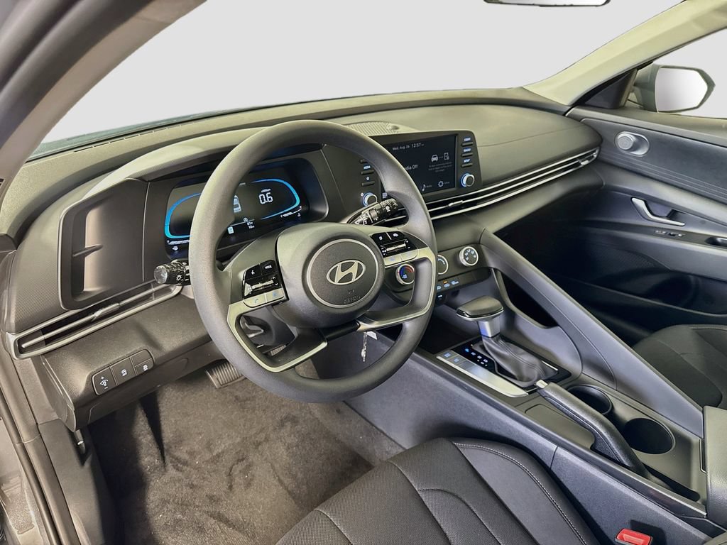 New 2026 Hyundai Elantra SE FWD image 18