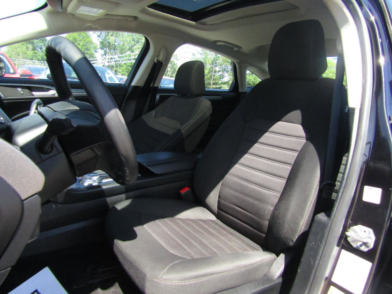 Used 2020 Ford Fusion SE FWD image 13