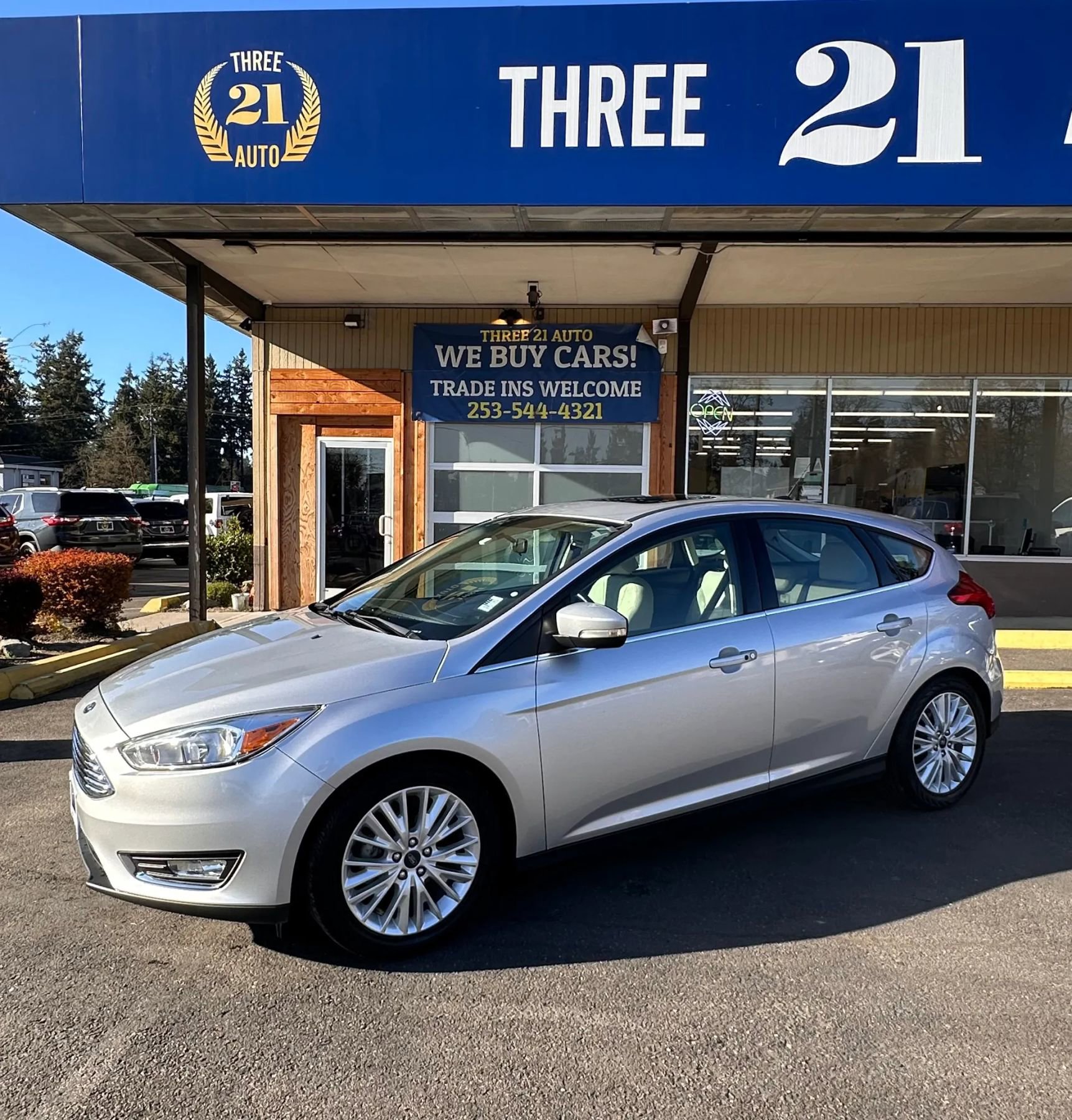 Used 2018 Ford Focus Titanium FWD image 2
