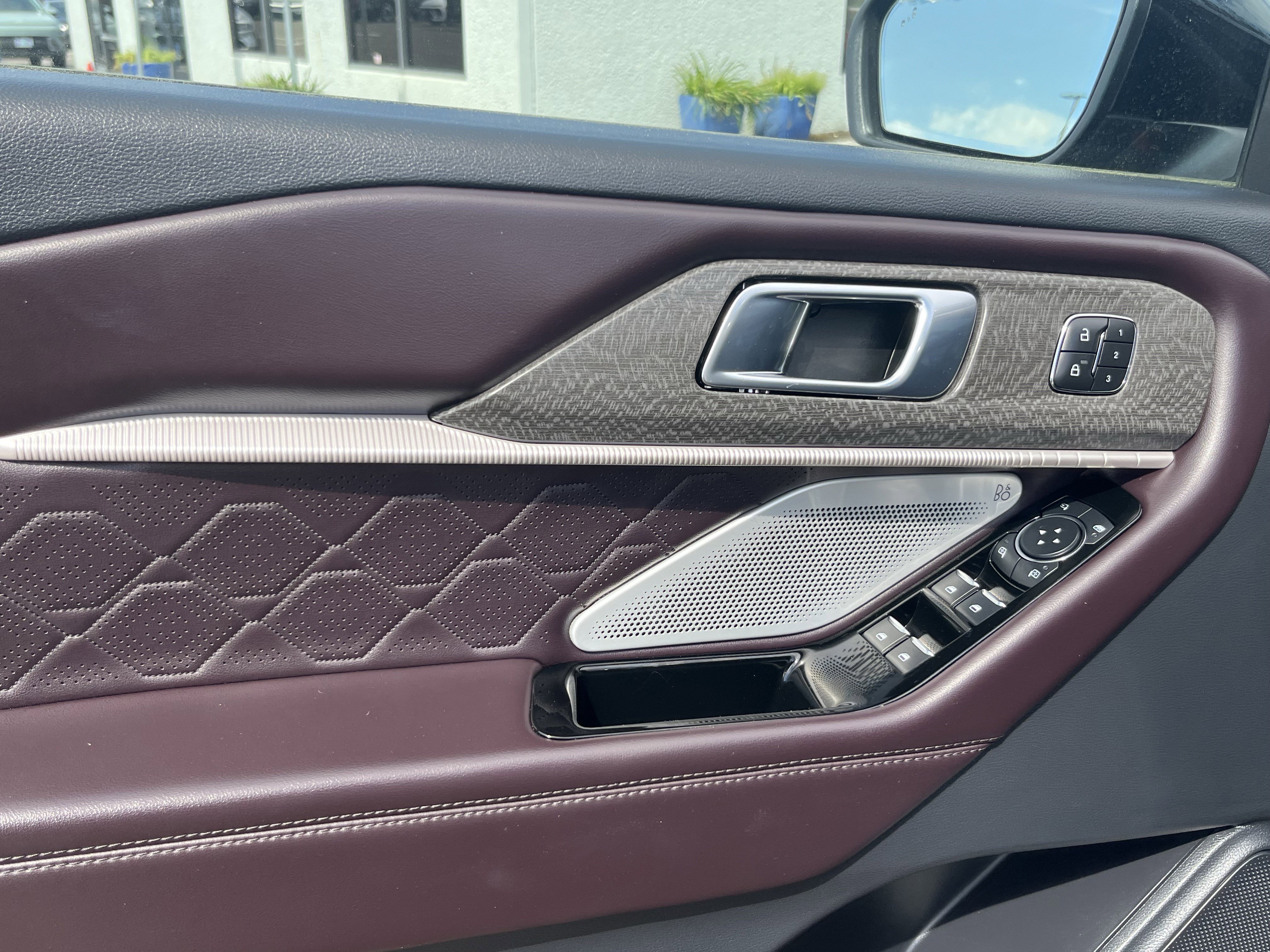 Used 2025 Ford Explorer Platinum w/ LUX Leather Package image 17