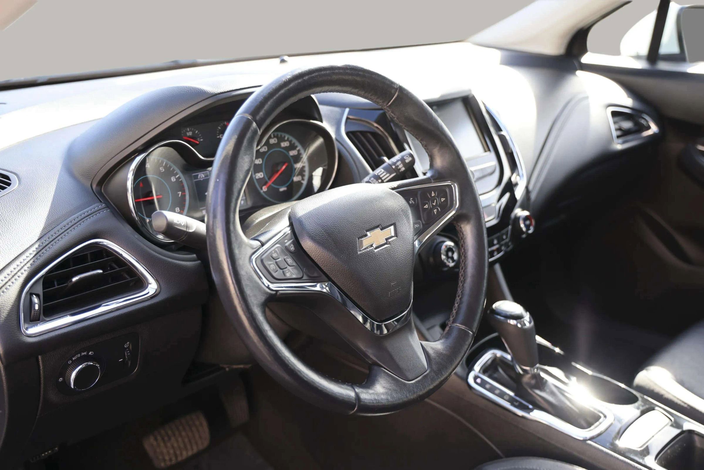 Used 2017 Chevrolet Cruze Premier image 17