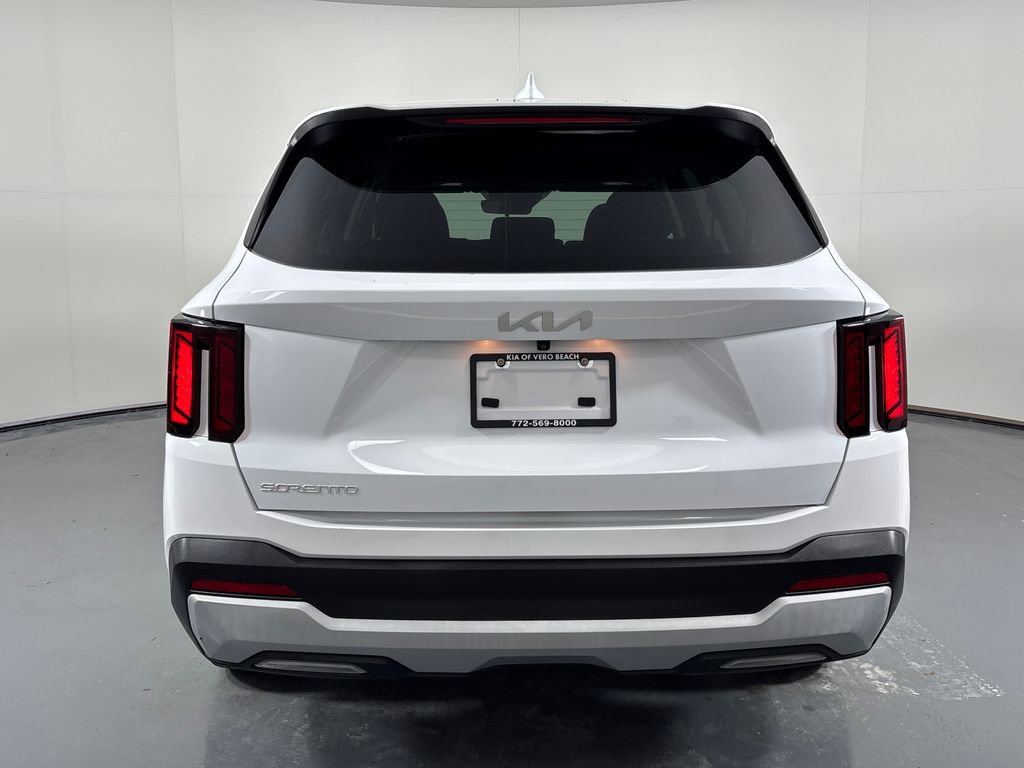 Used 2024 Kia Sorento LX image 5