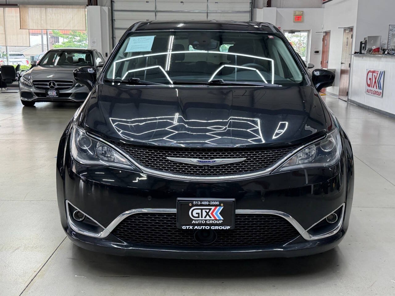 Used 2020 Chrysler Pacifica Touring w/ Advanced Safetytec Group FWD image 6