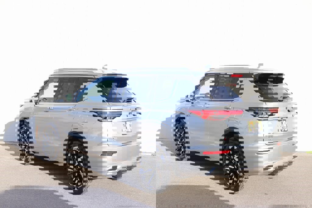 Used 2023 Mitsubishi Outlander SEL image 9