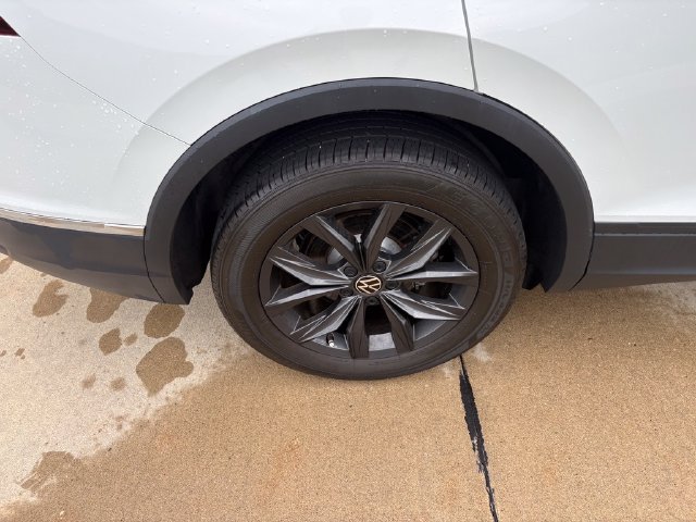 Used 2024 Volkswagen Tiguan SE AWD/4WD image 59